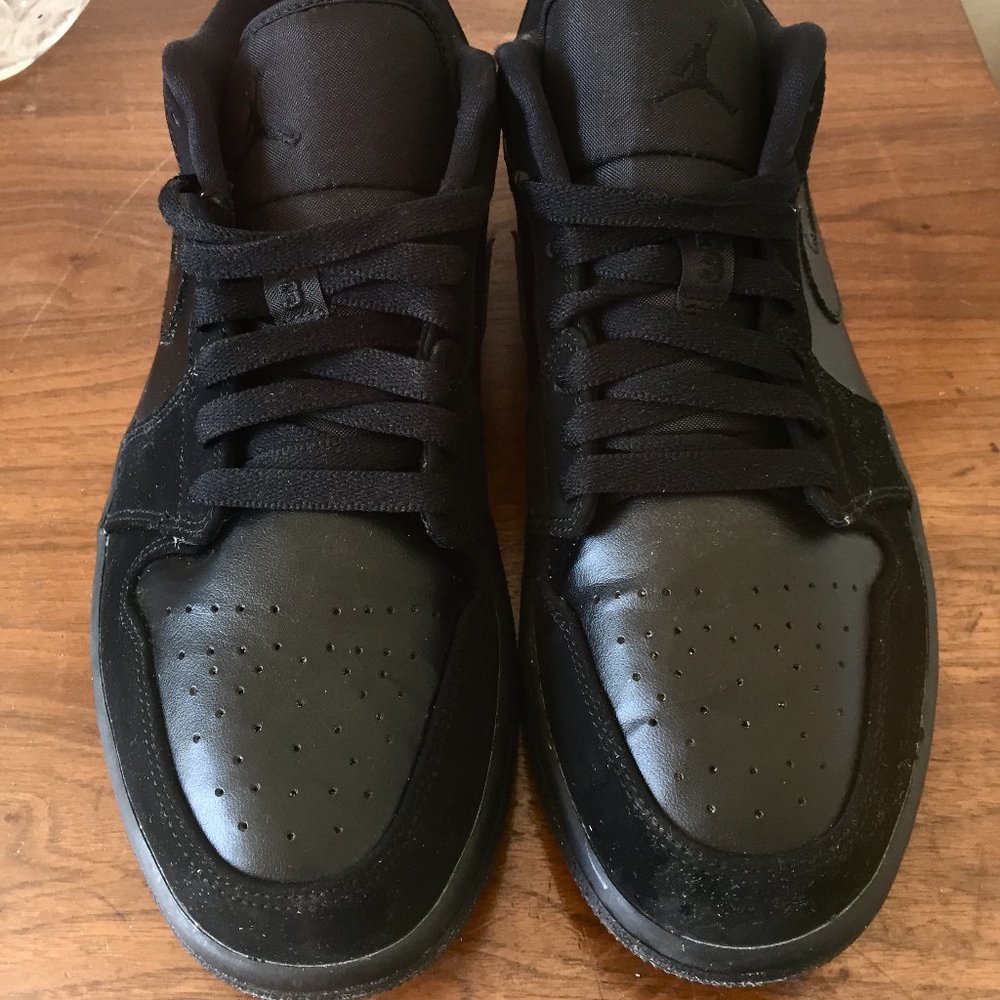 Black Nike Air Force